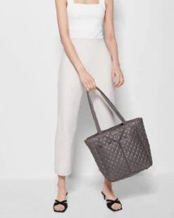 Magnet Metro Quatro Tote 12 Magnet Metro Quatro Tote -Best Bags Store AW21 Jul 1307X1595 OnFig 2